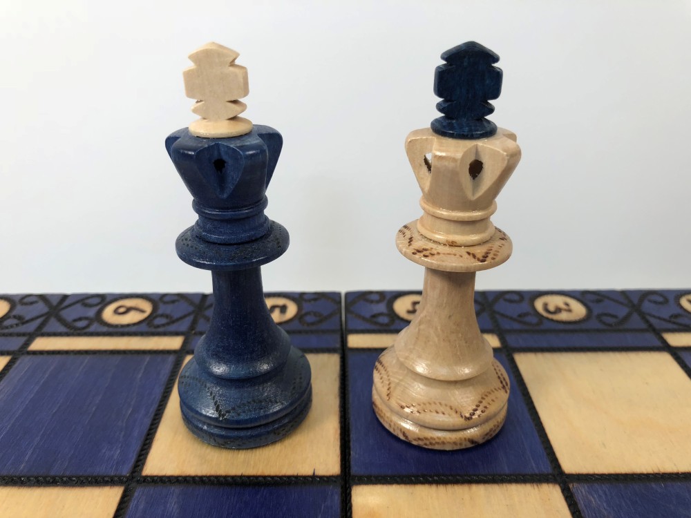 19" Consul Blue Chess Set - Folding Wood Board - 3 1/2" King