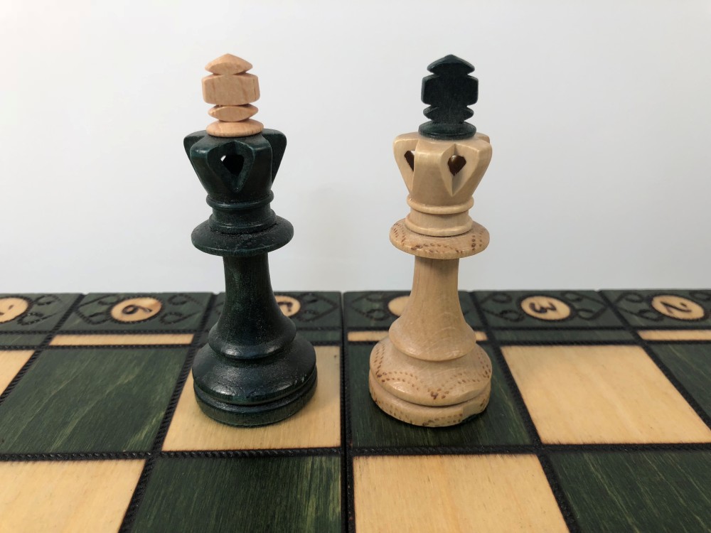 19" Consul Green Chess Set - Folding Wood Board & Pieces