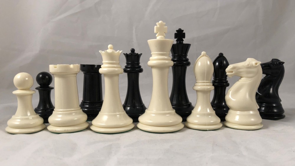 Big Knight - Plastic Chess Set - Heavily Weighted 3lbs+ - 4 in. King